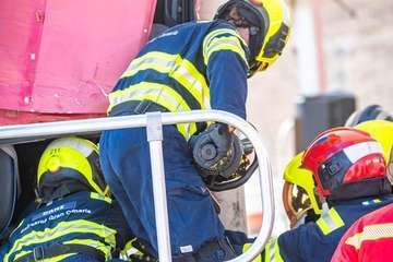 Los Bomberos de Gran Canaria se estrenan con un vehículo en vertical en el Encuentro Nacional de Rescate en Accidentes de Tráfico/TA.